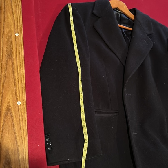 Classic Black Christian Dior Overcoat - Picture 3 of 4